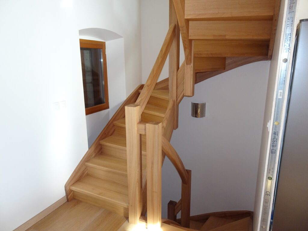 escalier-bois-conception-sur-mesure-ugine
