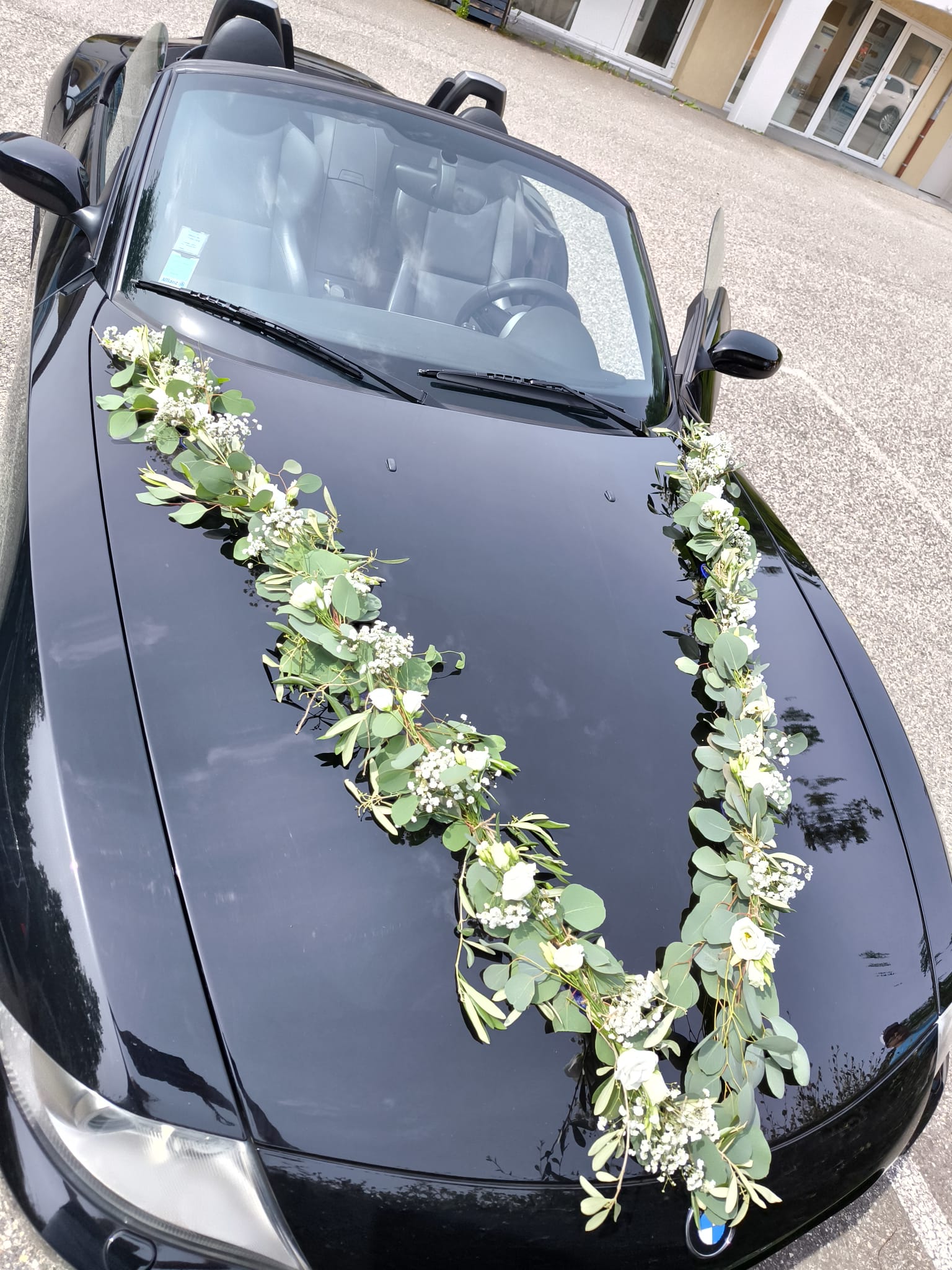 fleurs décoration voiture mariage