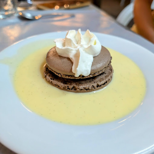 macaron dessert du restaurant annecy le vieux