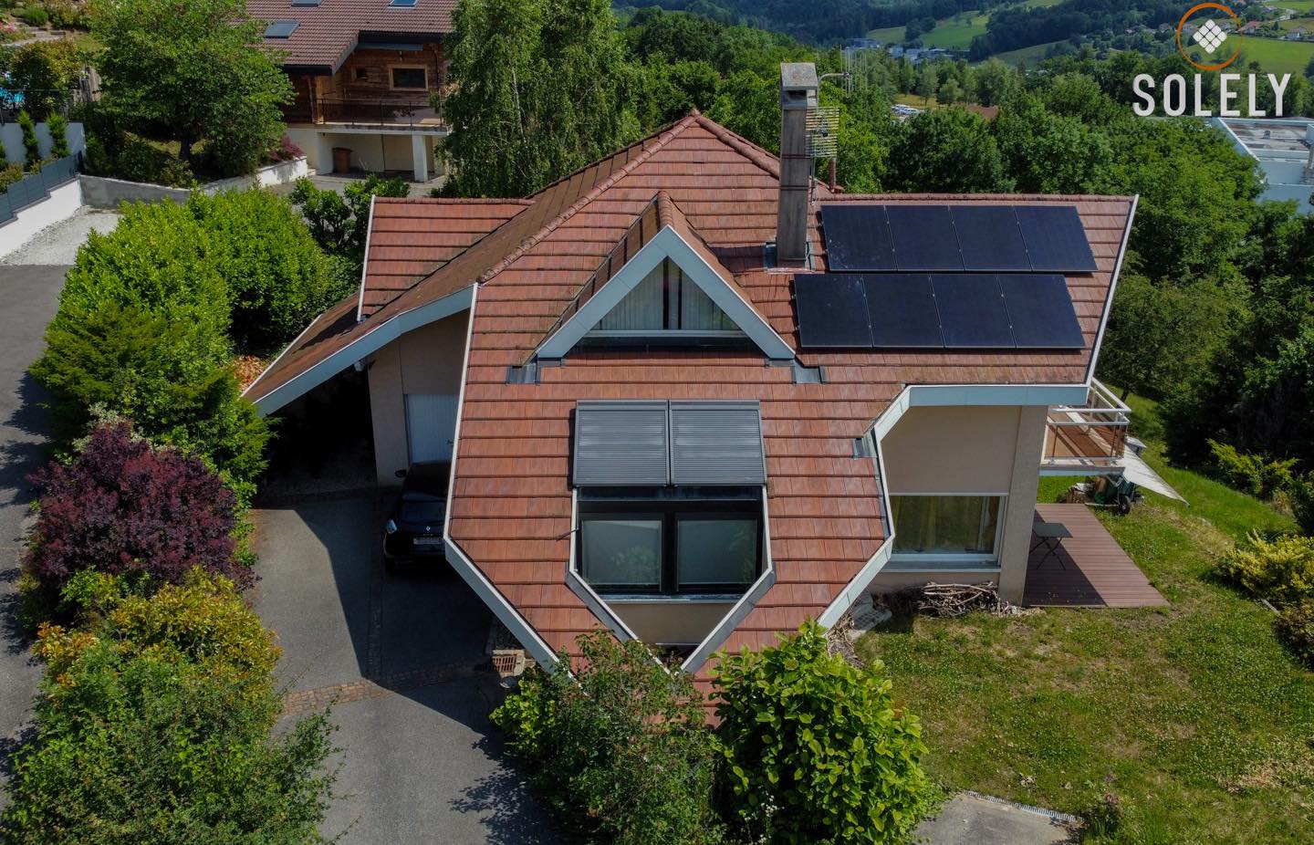 PANEAU SOLAIRE panneau solaire toit pour électricité cran gevrier