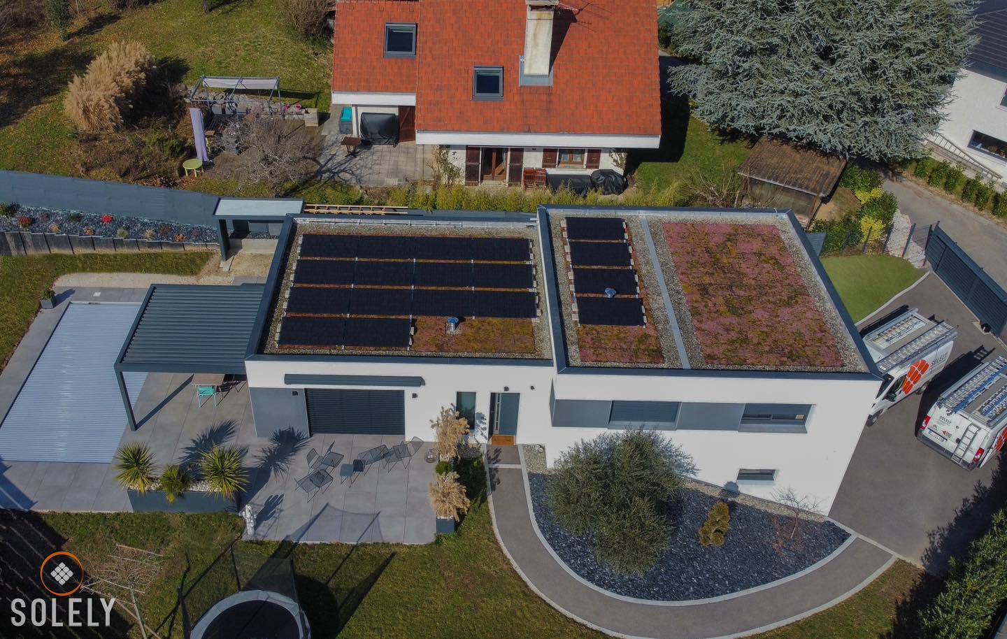 PANNEAU SOLAIRE TOIT VEGETALISÉ panneau solaire toit immeuble pringy