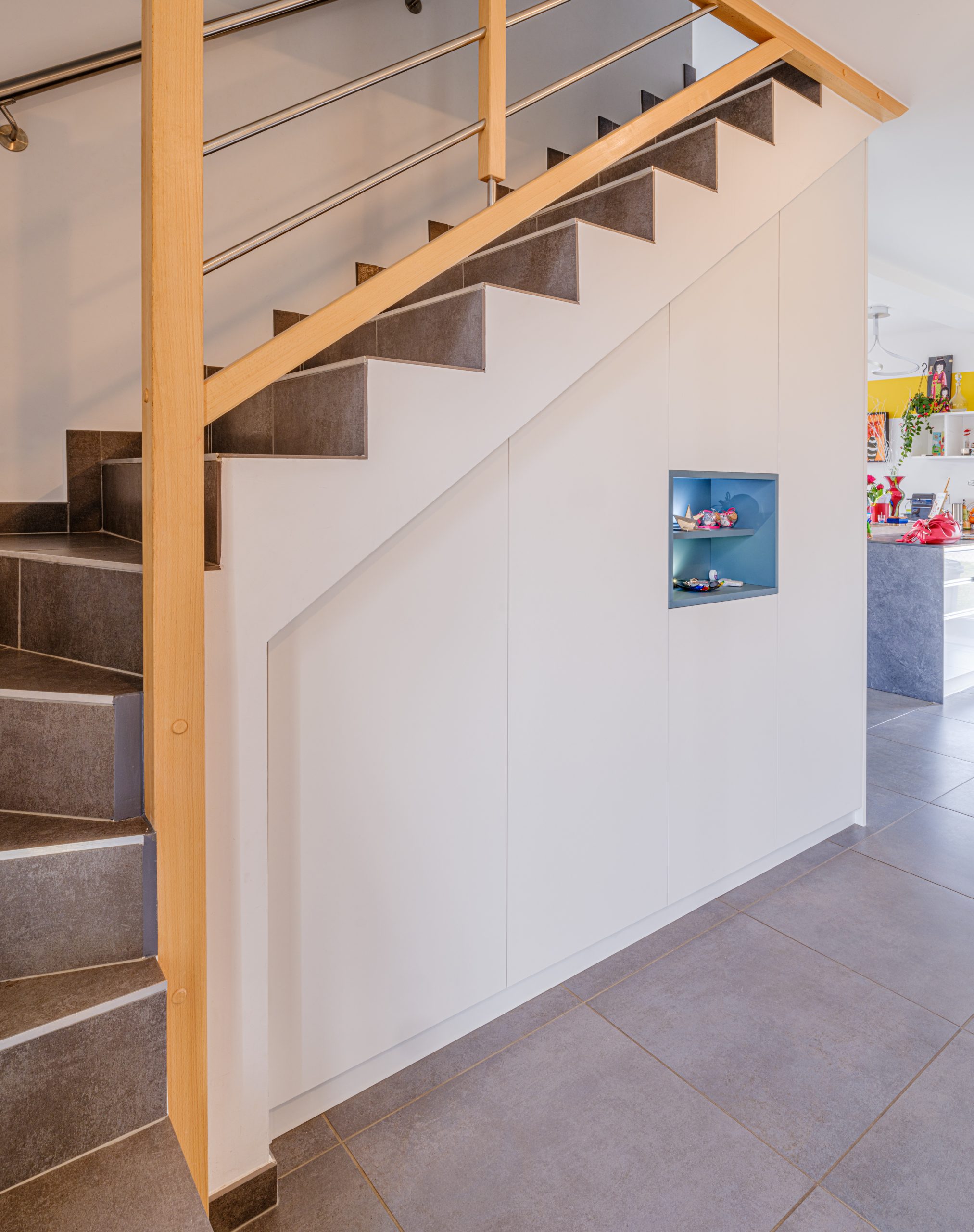 escalier bois et rangement dressing sous escalier cranves sales