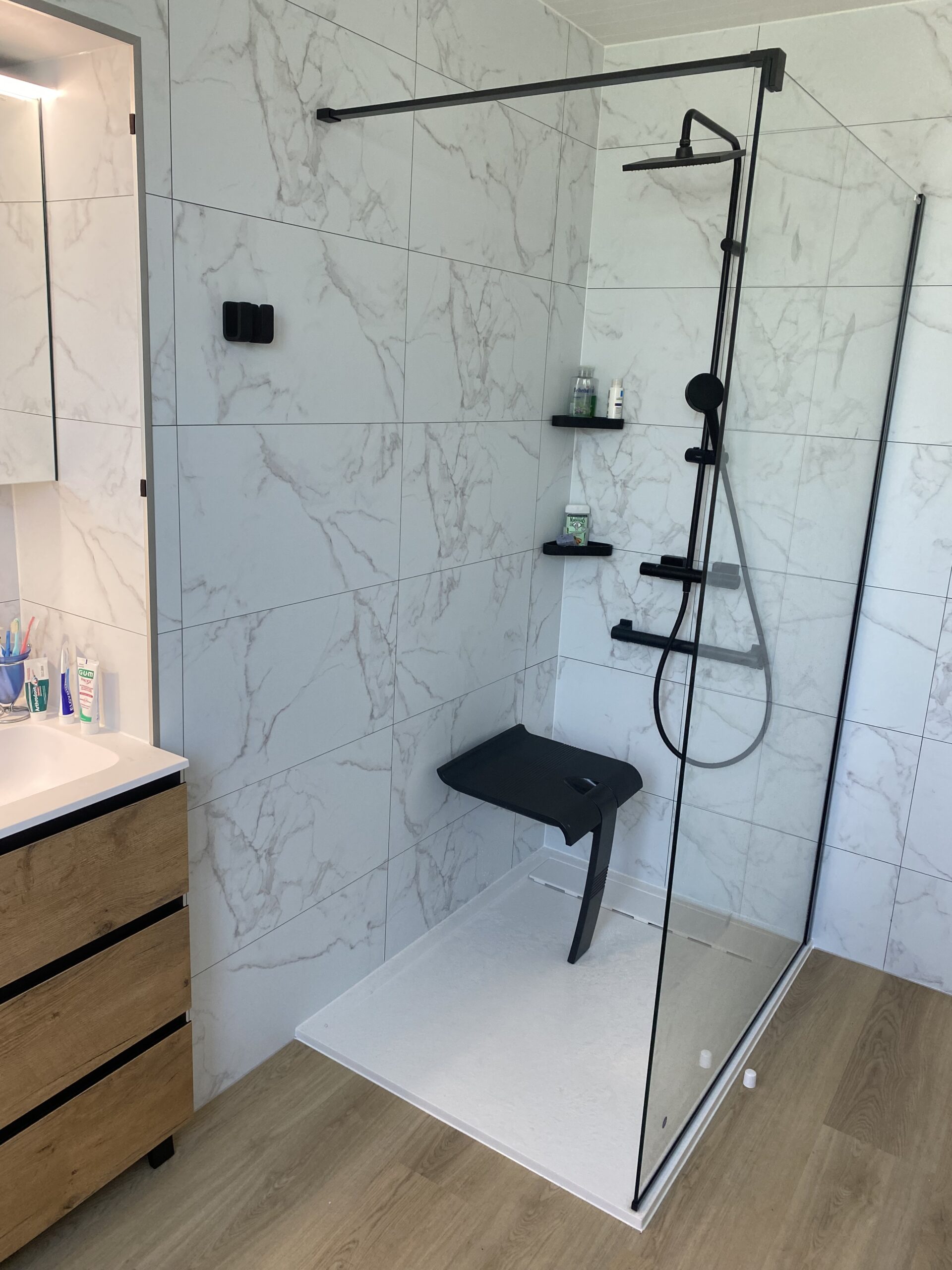 salle de bain douche pour senior vallée de l'arve